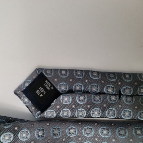 NWOT Michael by Michael Kors Mens Silk Tie 3.25"x59" Gray Light-Blue Geometric - Picture 4 of 4